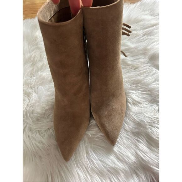 Vince Camuto tan suede fringed booties size 10M heel size is 4 inches booties we - Picture 2 of 7